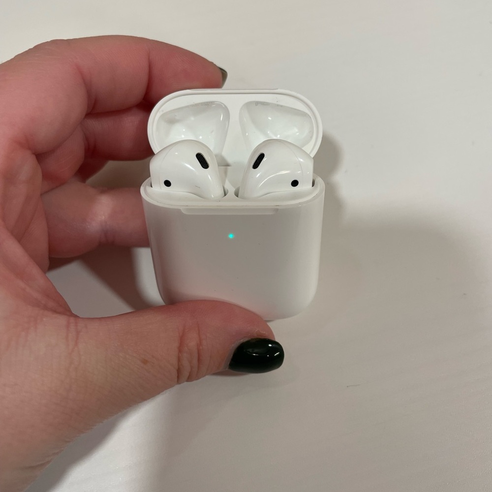 Airpod Gen 1 (with case)